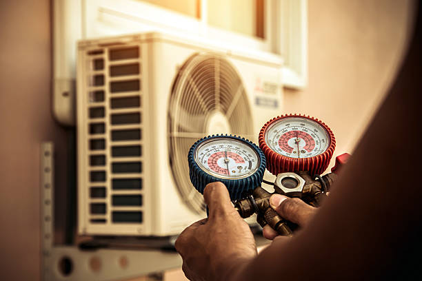Professional Hvac technician working in Alix, AR